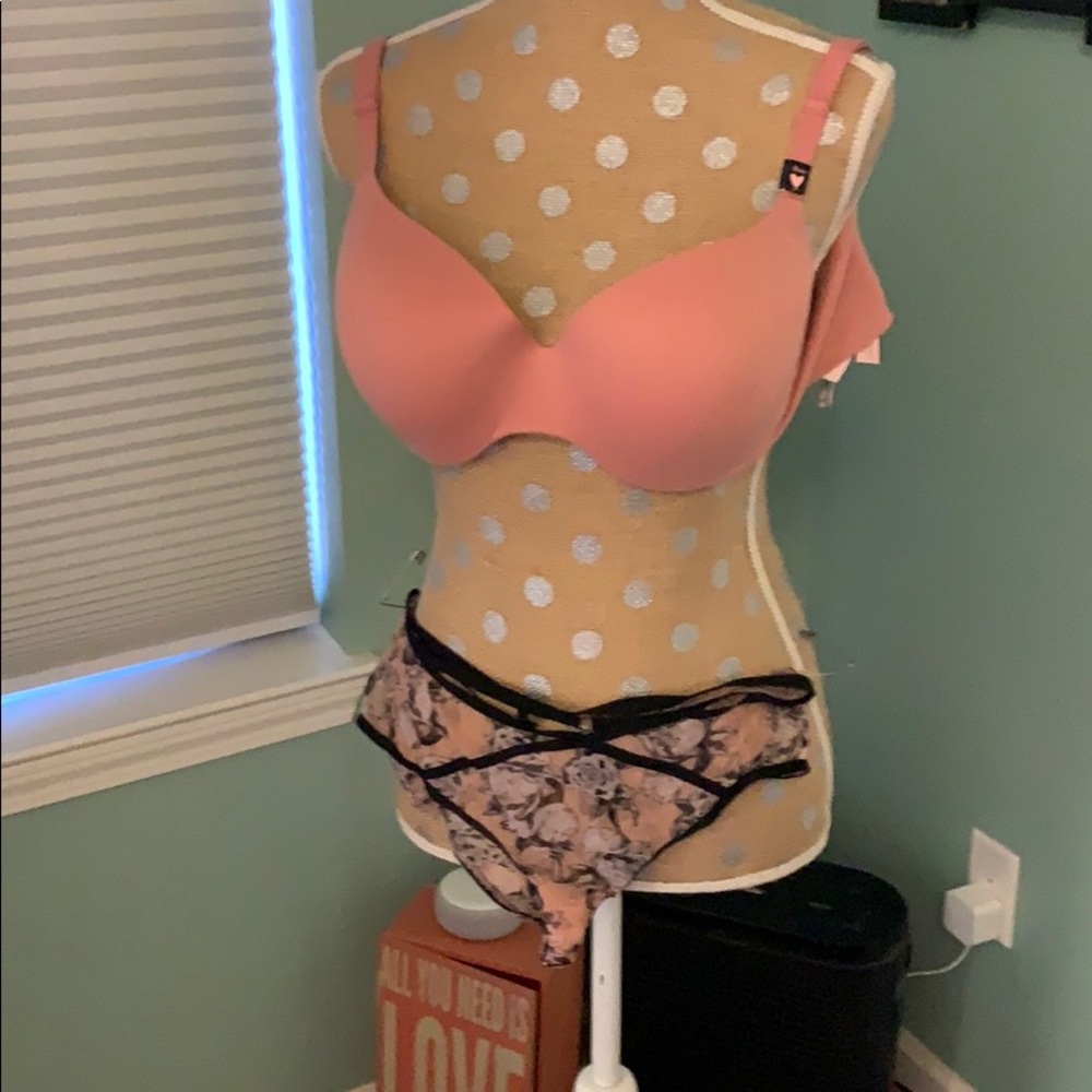 NWT 36DD Victoria’s Secret Bra and XL panties set